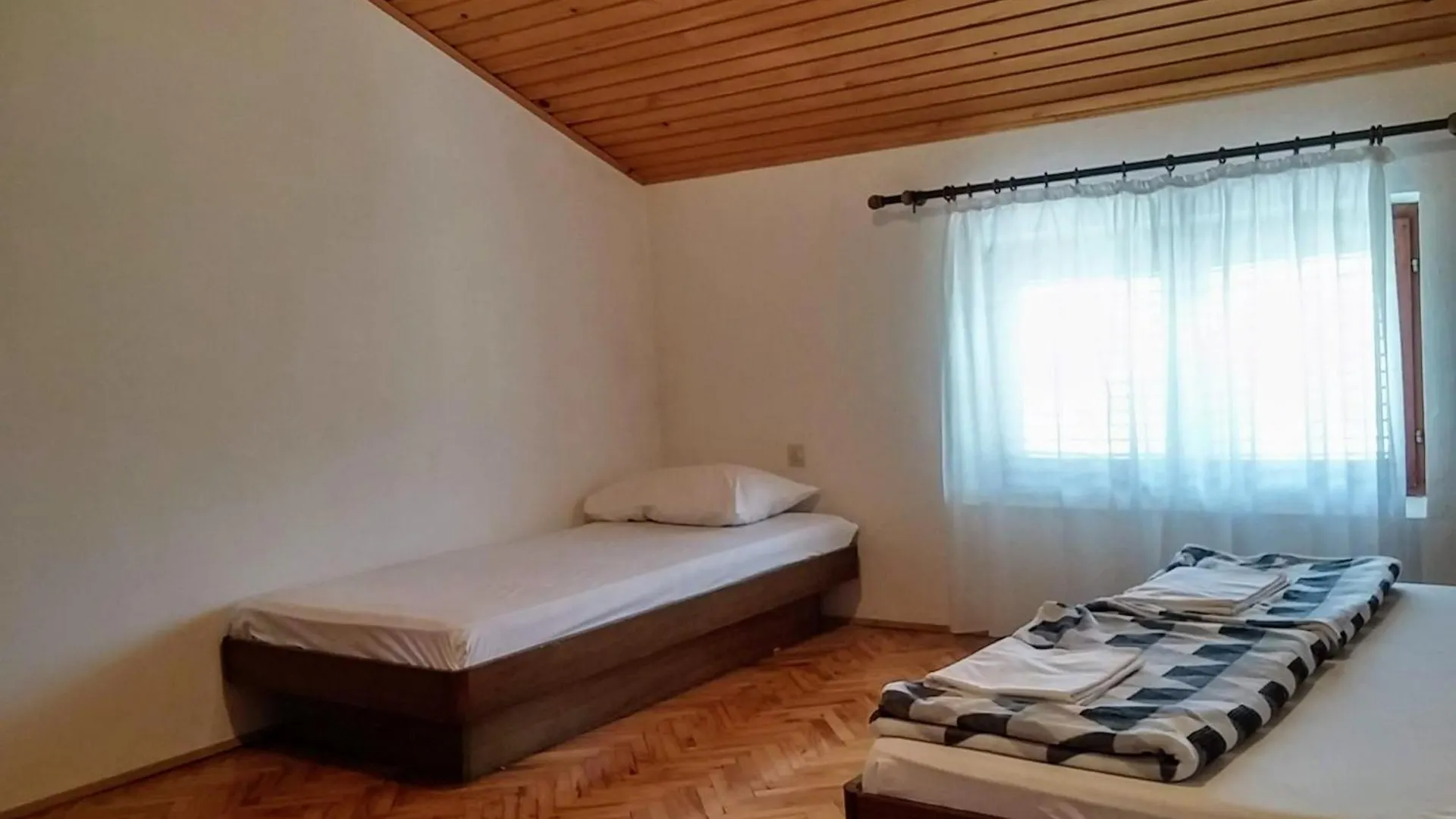 Wohnung In Novi Vinodolski Mit Grill Und Garten
